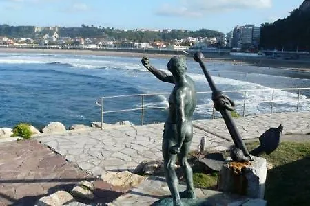Casa De Vacaciones Y Escapadas, Salinas, Asturias, Espana Feriehus